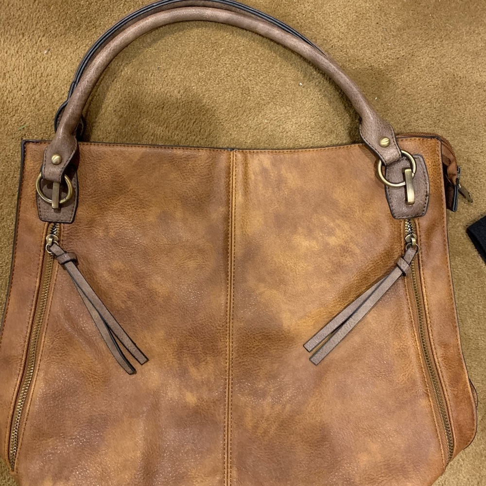 Elegant Tan Leather Shoulder Bag